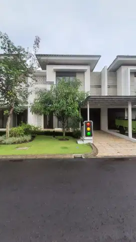 JUAL RUMAH BAGUS 2 LANTAI BU SUMMARECON HANYA 2 M AN.JUAL RUGI