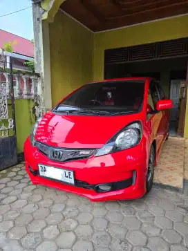 Bismillah
Dijual mobil honda jazz Rs matic th 2013, barang terawat...