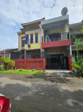Disewakan rumah 2 lantai