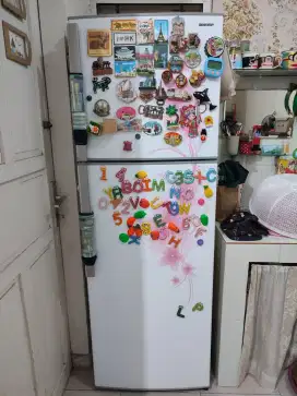 Kulkas Sharp (2 pintu)