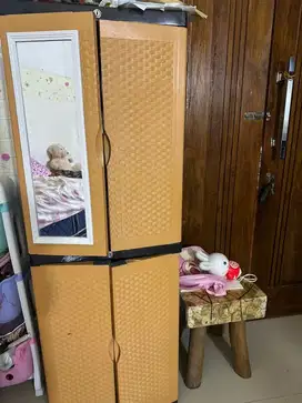 Lemari plastik coklat