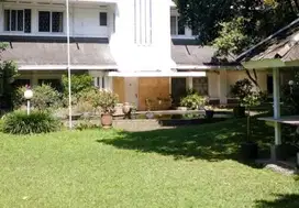 Dijual Rumah Luas Terawat dan Asri di Sayap Dago
