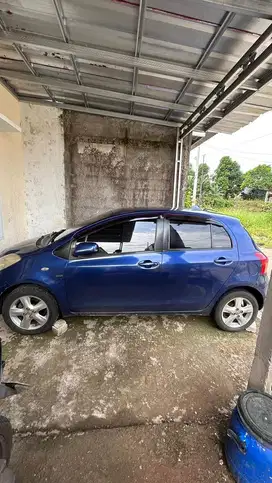 Toyota yaris 2006 biru metalik