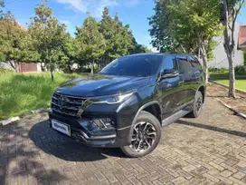 DP RENDAH Toyota Fortuner 2.8 4x2 GR Sport DSL Solar-AT 2022 HITAM ABC