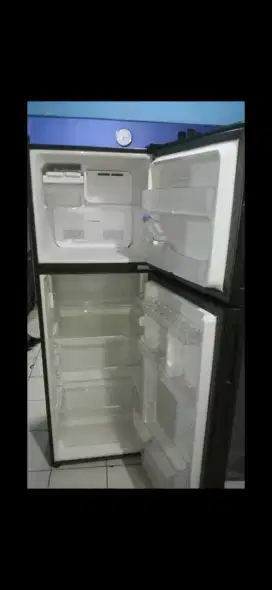 Jual bu kulkas 2 pintu normal no kendala merk SHARP