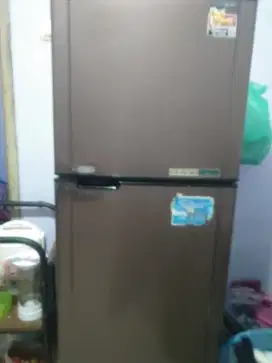 Kulkas 2 pintu bekas