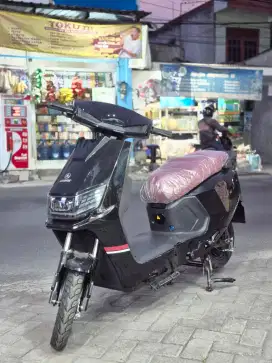 SEPEDA LISTRIK VERSI MOTOR MATIC HARGA MURAH MERIAH BISA NEGO