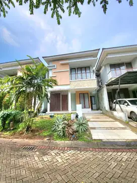 Rumah Hommy 2 lantai ada taman di Sektor 9 Bintaro Jaya 15139Ad