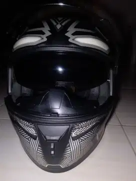 Helm full face KYT
