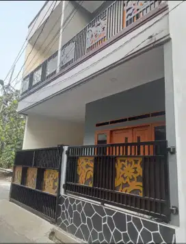Rumah 2 lantai dijual dengan harga terjangkau