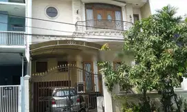 Dijual rumah 2.5 lantai di Taman Surya 3, Pegadungan, Jakarta Barat