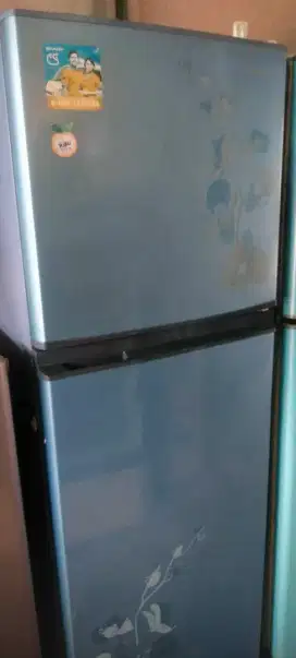 Kulkas 2 pintu merk SHARP
