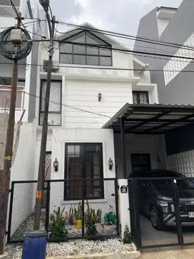Rumah Nusa Loka BSD Full Renovasi 2 Lantai Furnished Jual Cepat!!