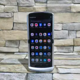 Motorola Razr 2020 8/256 kelengkapan hp aja/batangan segel mulus 98%