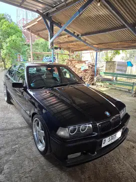BMW 318i 1997 Bensin