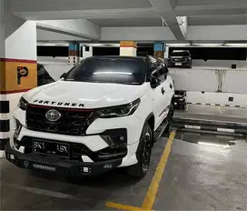 Fortuner vrz trd diesel 2021 odo 20rban pakai cuman rumah toko