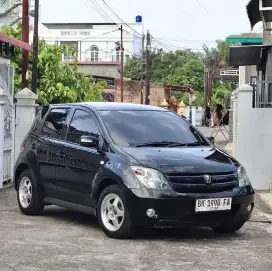 Toyota IST (CBU) 1.5 Matic Tahun 2005 (Tipe Lengkap) Full Option
