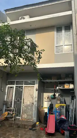 Disewakan rumah 2 lantai di dalam cluster