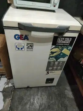 Kulkas freezer 100L gea
