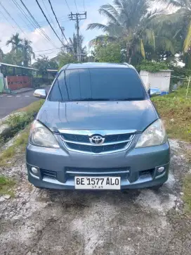 Toyota avanza tipe G tahun 2010 AT km rendah