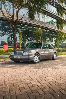 Mercedes-Benz E230 1993 Bensin