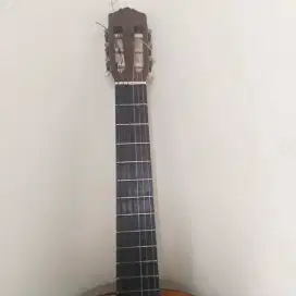 Dijual Gitar yamaha c40 masih original. Mulus