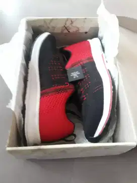 Sepatu bqru Running
