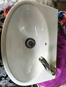 Wastafel toto bekas