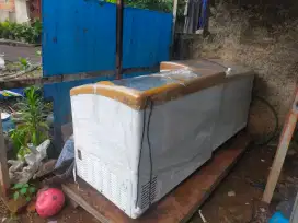 Frizer sliding kaca ukuran 260liter