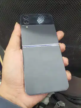 Samsung Z FLIP 4 8/256GB SEIN masih layak pakai