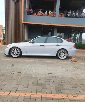 BMW 320i 2008 Bensin