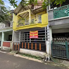 DI KONTRAKAN RUMAH KELUARGA