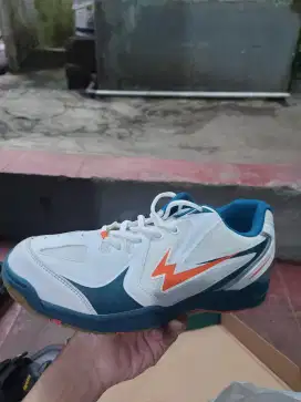 Jual sepatu badminton