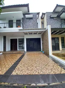 Di jual rumah mewah luas dalm komplek di kota legenda cibubur