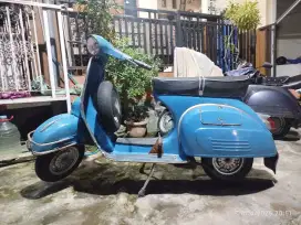 Vespa Super Biru As Kecil