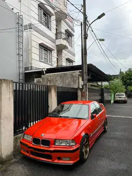 BMW 320i 1995 Bensin