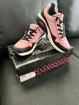 Sepatu Skechers Black Pink