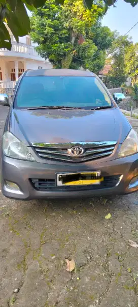 Toyota Kijang Innova 2011 Bensin