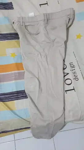 Celana Uniqlo Ultra-Stretch size L + Bonus 2 celana lari & kaos lari