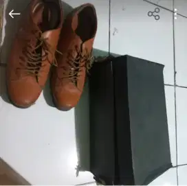 Sepatu pantofel merk Bally kulit
