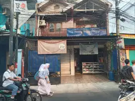 DiJUAL RUMAH 2 LANTAI & LANTAI 1 SIAP BUAT USAHA n Dikontrakan
