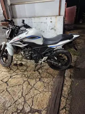 BU .. CB150R WHITE KOMPLIT ISI