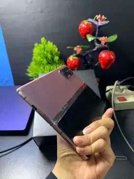 SAMSUNG Z FOLD 2 RAM 12/256GB ORIGINAL SEIN NORMAL 

TAMPILAN MEWAH