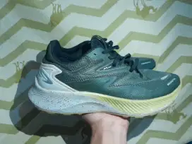 Sepatu buat lari masih bagus banget like New Maiden Indonesia