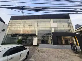 GEDUNG SHOWROOM MOBIL BARU BSD SERPONG TANGERANG SIAP HUNI