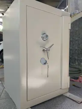 brankas tahan api