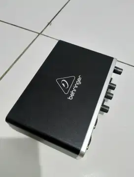 BEHRINGER UMC 202-HD