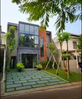 DIJUAL rumah siap huni 3 lantai Versailles bsd serpong strategis shm