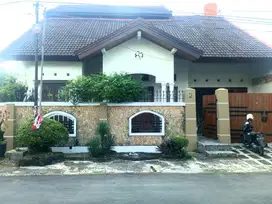 Rumah Bagus Nyaman 150m² Tengah Kota Solo Dekat GOR Manahan