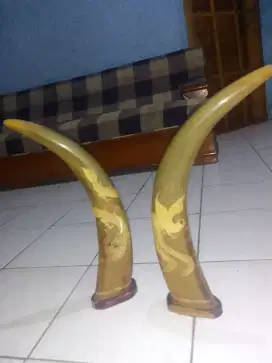 Di jual sepasang tanduk ukiran